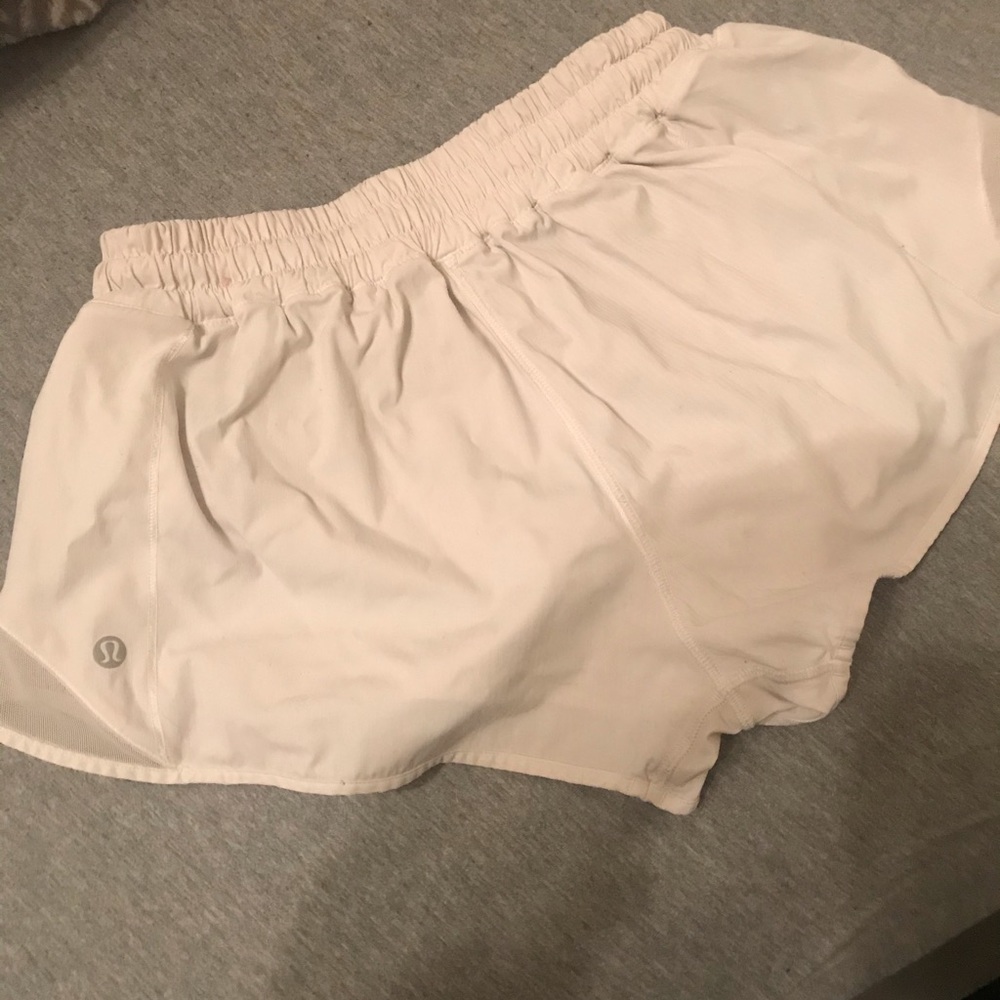 Lululemon Hotty Hot Shorts 2.5”